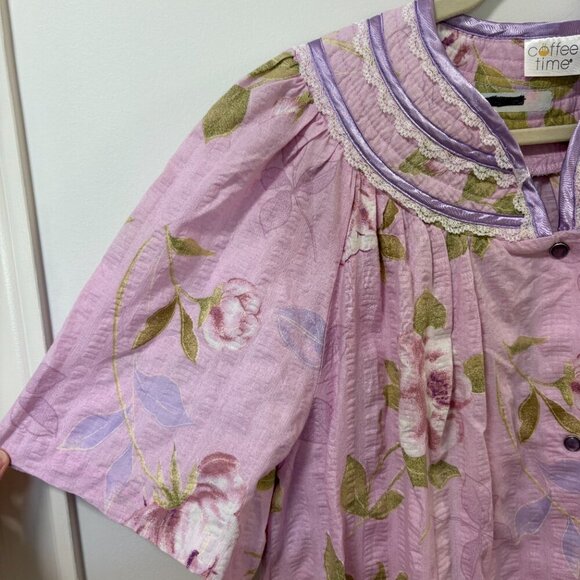 90’s Vintage Purple Floral Snap-Front Lace Trim House Dress Size M Mumu Robe - Picture 6 of 8